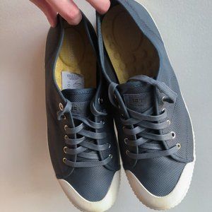 Tretorn Navy & Cream Casual Sneakers | W 8.5